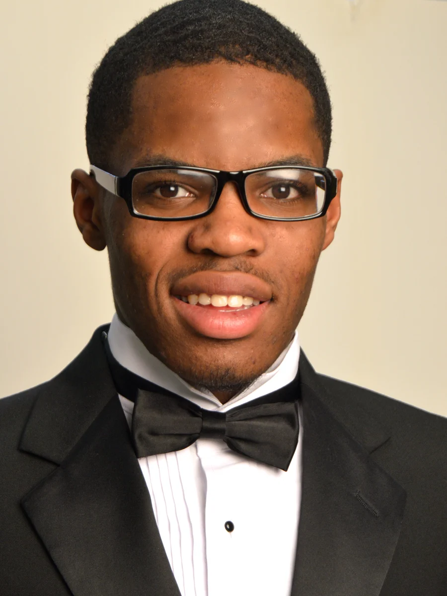 Professional headshot of Robert Peoples, Beautillion Leadership Academy Class of 2015.